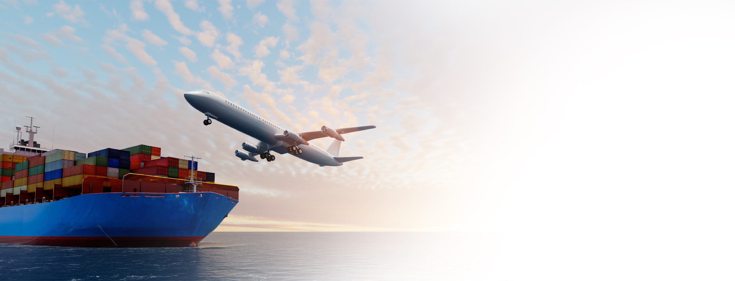 Avión y buque de carga